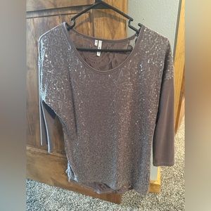 Women’s dressy shirt. Size medium